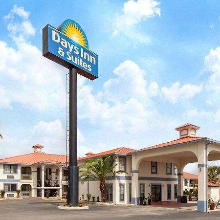 Days Inn & Suites By Wyndham Braunig Lake Elmendorf Exteriör bild