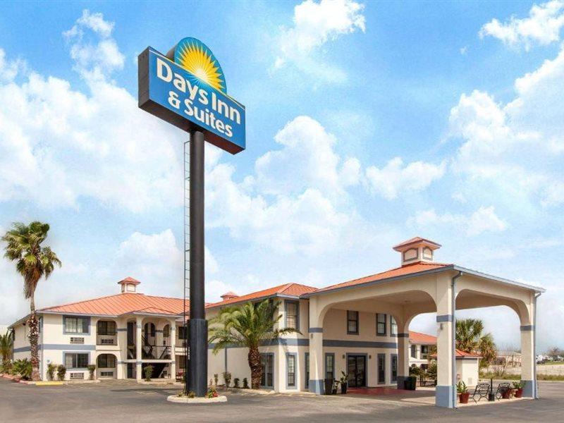 Days Inn & Suites By Wyndham Braunig Lake Elmendorf Exteriör bild