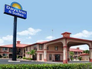 Days Inn & Suites By Wyndham Braunig Lake Elmendorf Rum bild