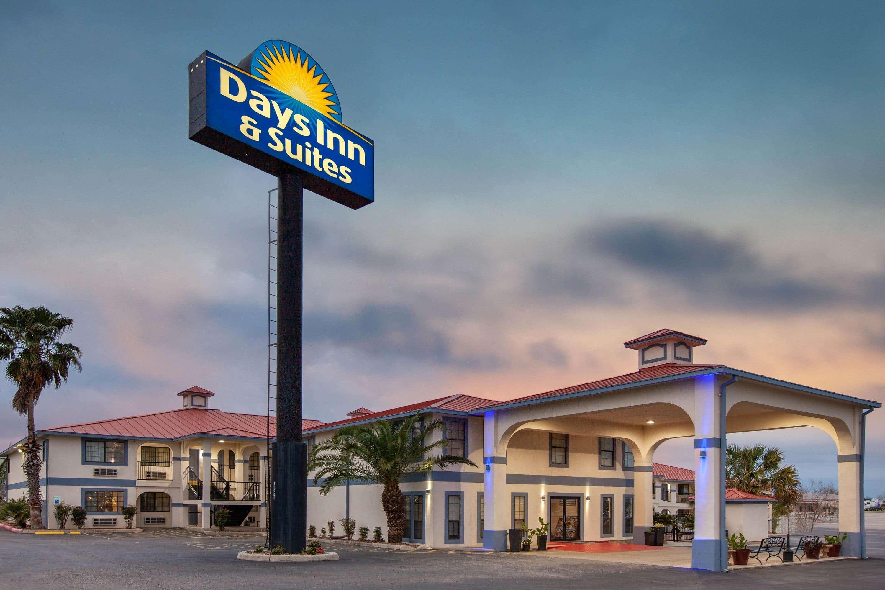 Days Inn & Suites By Wyndham Braunig Lake Elmendorf Exteriör bild