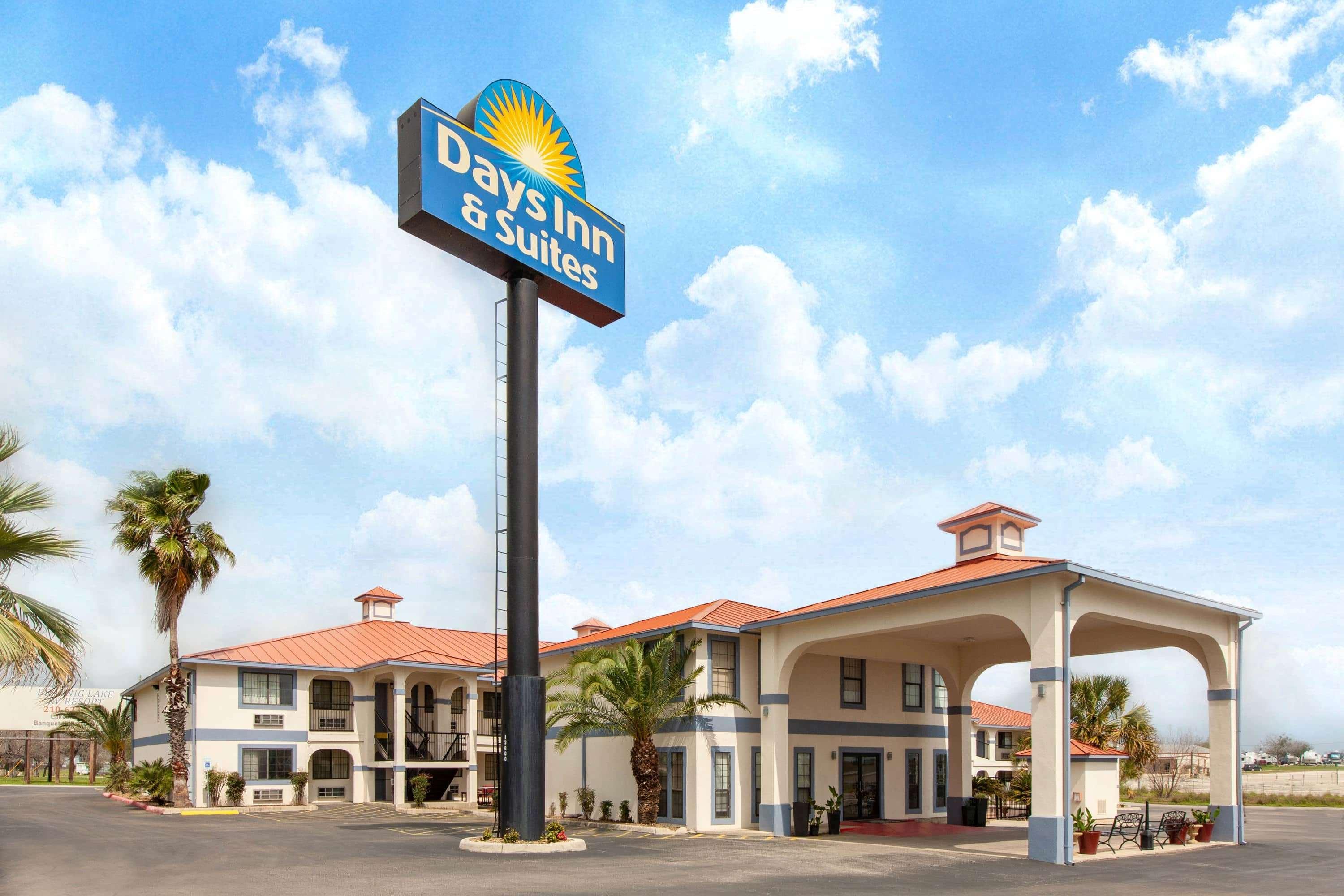 Days Inn & Suites By Wyndham Braunig Lake Elmendorf Exteriör bild